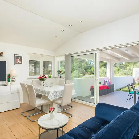 Two-bedroom In Holiday home *