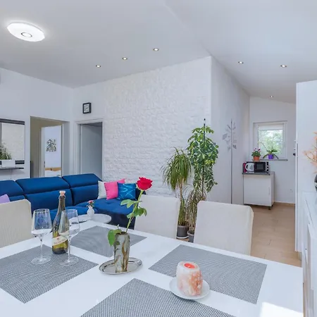 Amazing In With Kitchen *
