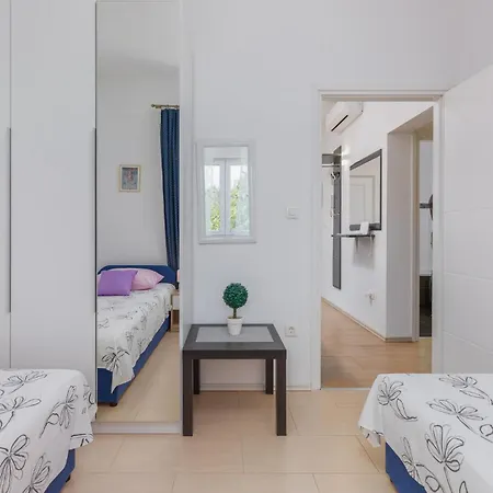 Amazing In With Kitchen Fažana