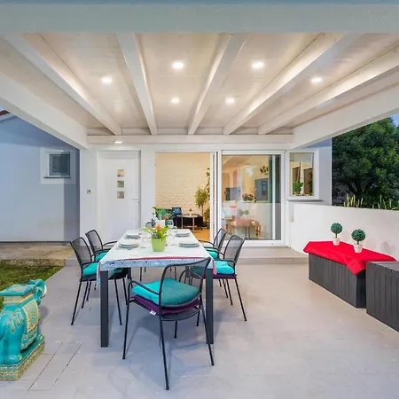 Holiday home Amazing In With Kitchen