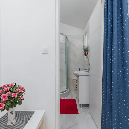Amazing In With Kitchen Fažana
